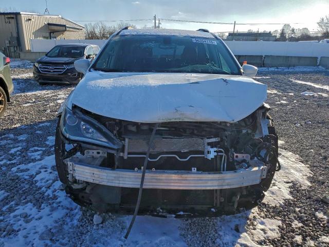 Chrysler Pacifica Touring L Image 6