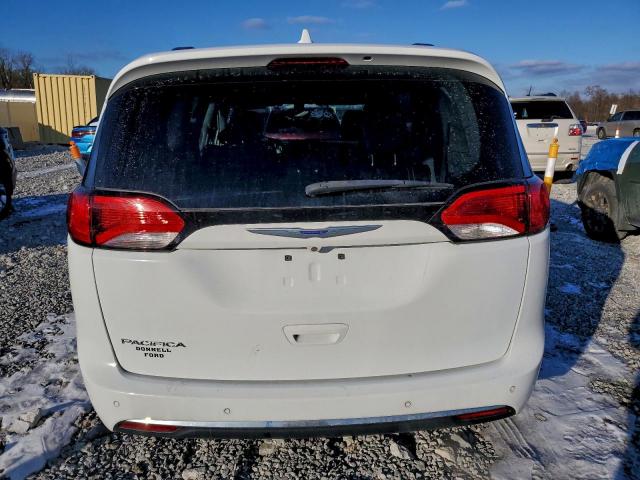 Chrysler Pacifica Touring L Image 4