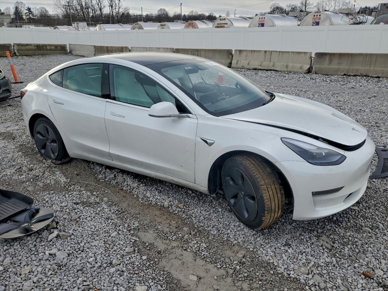 Tesla Model 3 Image 4