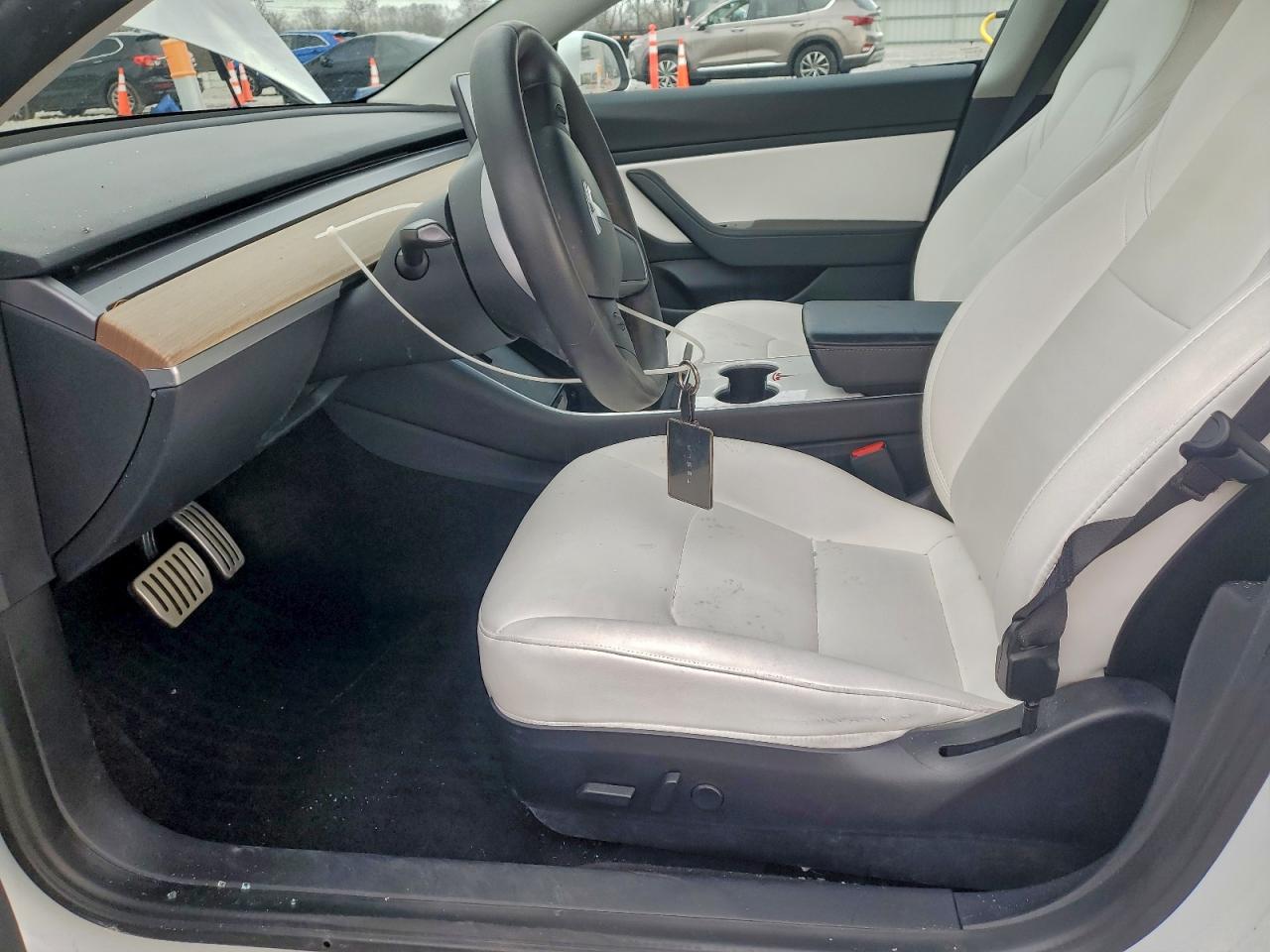Tesla Model 3 Image 5