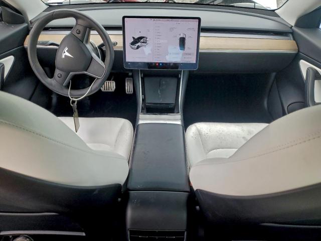 Tesla Model 3 Image 8