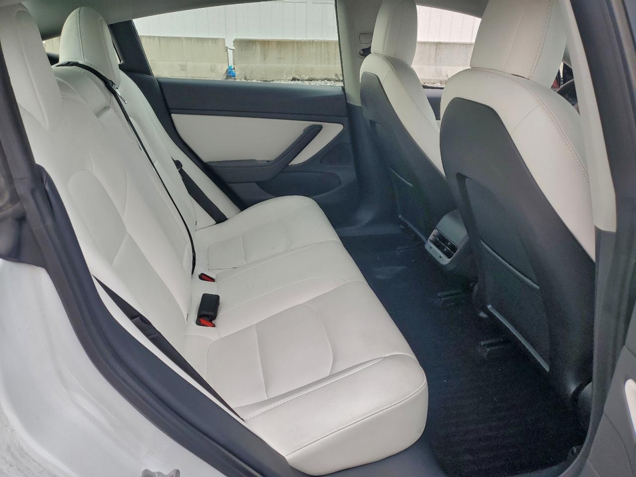 Tesla Model 3 Image 9
