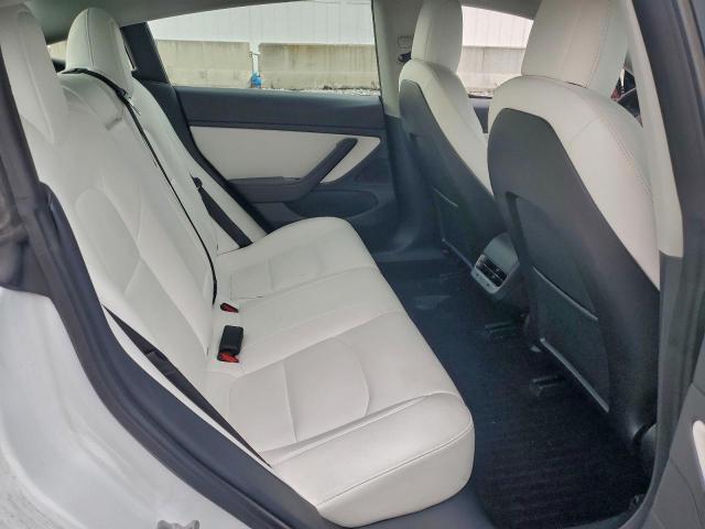 Tesla Model 3 Image 9