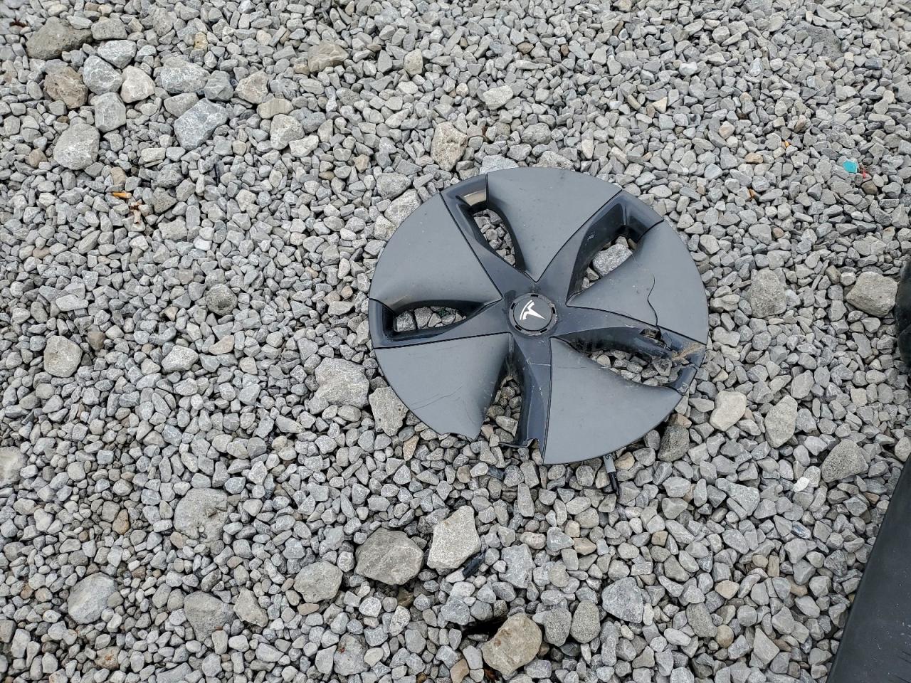 Tesla Model 3 Image 11