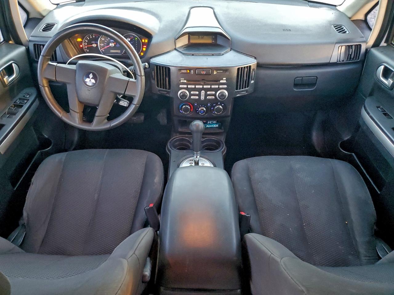 Mitsubishi Endeavor Ls Image 12