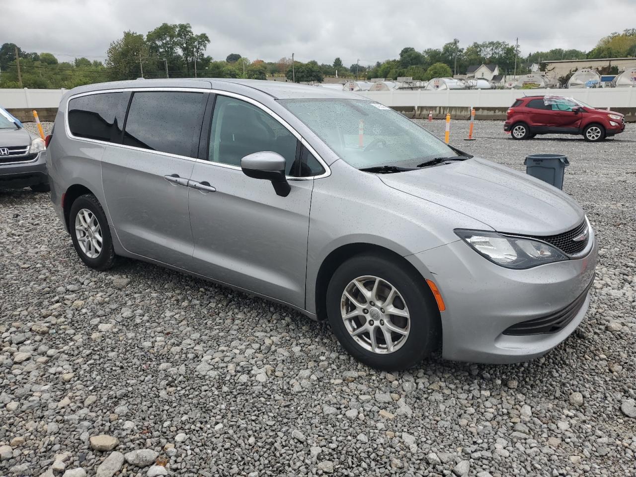 Chrysler Pacifica Touring Image 12