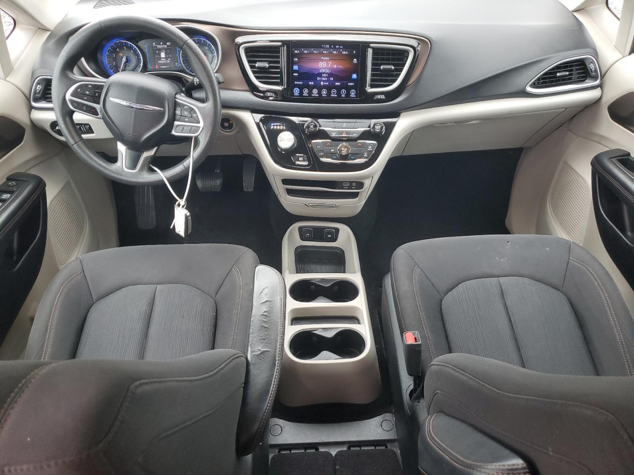 Chrysler Pacifica Touring Image 3