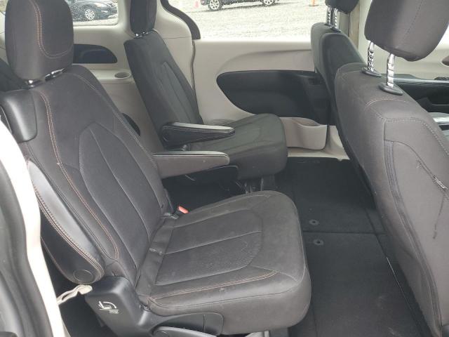 Chrysler Pacifica Touring Image 10