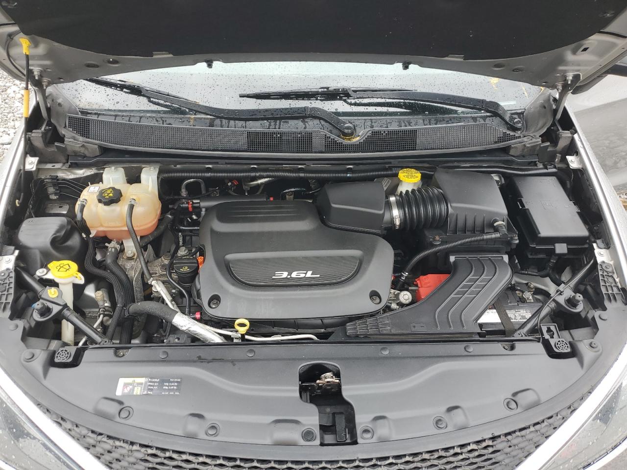 Chrysler Pacifica Touring Image 11