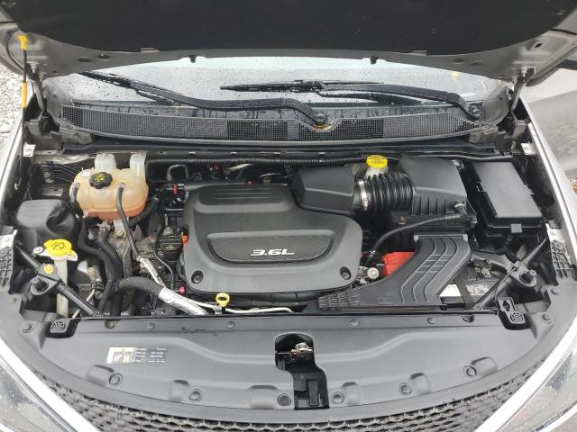 Chrysler Pacifica Touring Image 11